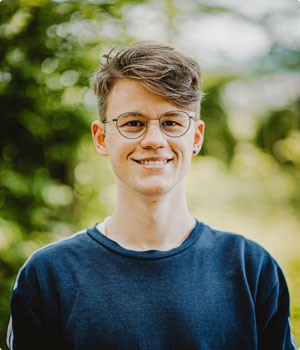 Volunteer 1 carlos lindner ZVo7vtXilCs unsplash
