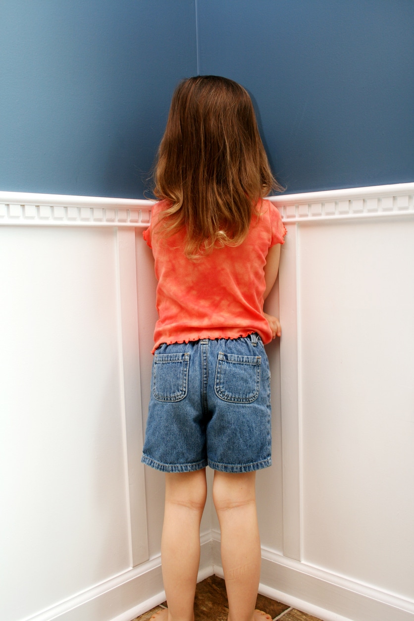 Stand in corner. Corner time punishment Kids. Corner time. Corner time bare. Girl standing in the Corner.