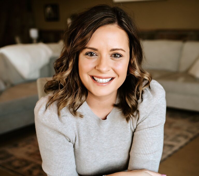 Amanda Headshot Small 1 768x681