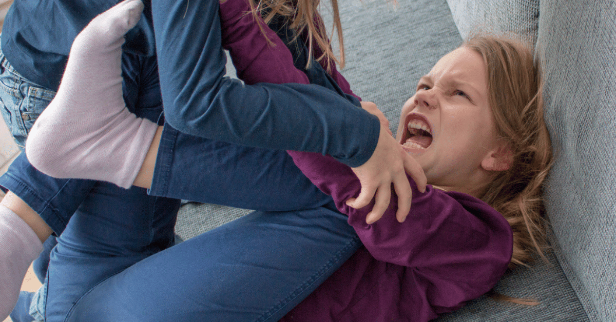 Siblings Arguing Again? 3 Tips to Decide If It’s Time to Step In & Help Your Kids