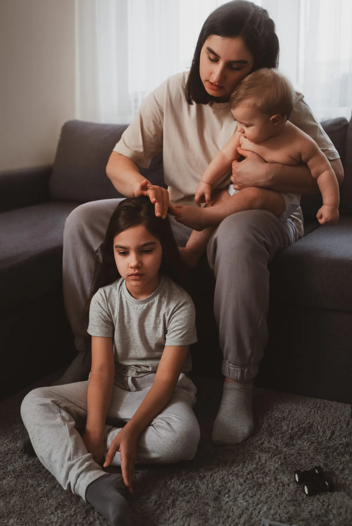 full shot mother with kids
