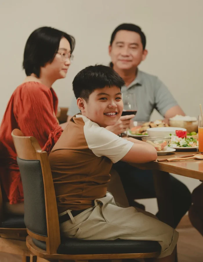 asian-family-eating-together_1x